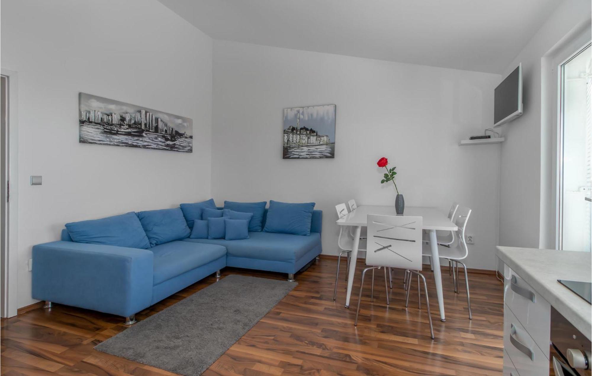 Stunning Apartment In Dramalj With House Sea View Exterior foto
